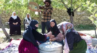 Yüksekova'da Kadınlar Taş Değirmende Geleneksel Bulgur Üretiyor