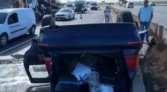 Kocaeli'de Otomobil Oto Çekiciyle Çarpıştı: 3 Yaralı