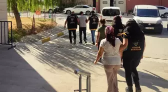 Manisa'da Firari Üç Şahıs Yakalandı, Uyuşturucu Ele Geçirildi