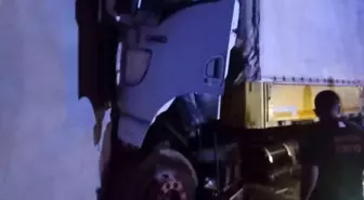 Mardin'de Tırın Eve Çarpması Sonucu Sürücü Ağır Yaralandı