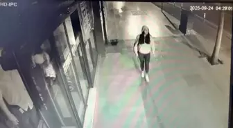 Isparta'da Mağazaya Çarpan Otomobilin Sürücüsü Yaralandı