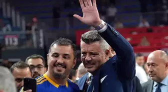 Sadettin Saran Fenerbahçe Beko'nun Maçında Taraftarla Buluştu