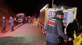 Sivas'ta Uçuruma Yuvarlanan Otomobil Kazasında 4 Kişi Hayatını Kaybetti