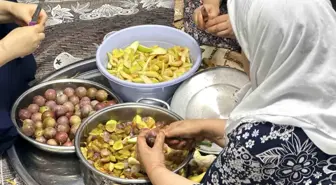 Yüksekova Kadınları Kış Sofralarını Pestille Süslüyor