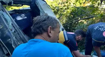 Artvin'de Beton Mikseri Uçuruma Düştü, Sürücü Yaralandı