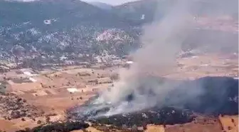Burdur'un Ağlasun ilçesinde tarlada çıkan yangın ormanlık alana sıçradı