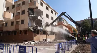 Fatih'te kentsel dönüşüm kapsamında Atılgan Sitesi yıkıldı