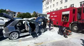 Antalya'da Devlet Hastanesi Otoparkında Otomobil Yangını