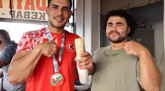 Denizcan Uçar, Dünya Bilek Güreşi Şampiyonası'nda Türkiye'yi Gururlandırdı