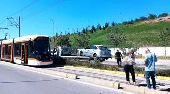 Eskişehir'de Otomobil Tramvay Yoluna Girdi: Ulaşımda Aksamalar Yaşandı