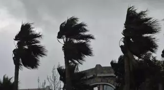 Meteoroloji saat vererek uyardı: Çok kuvvetli fırtına geliyor
