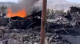 Niğde'deki Plastik Fabrikasında Yangın Kontrol Altına Alınamıyor