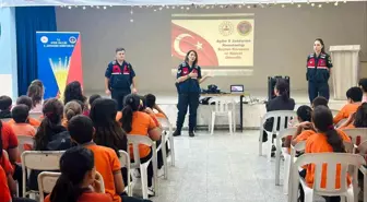 Jandarma, Ortaokul Öğrencilerine Güvenlik Eğitimi Verdi