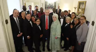 Cumhurbaşkanı Erdoğan ve Eşi Blair House'da Çalışanlarla Hatıra Fotoğrafı Çektirdi