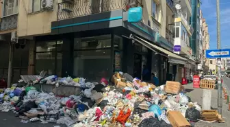 Karşıyaka'da İşçi Eylemi Sonrası Çöp Yığınları Tepki Çekti