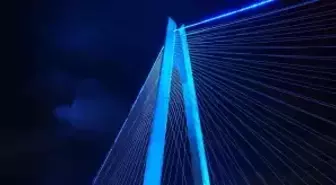 Dünya Denizcilik Günü'nde İstanbul Boğazı Mavi Işıklarla Aydınlatıldı