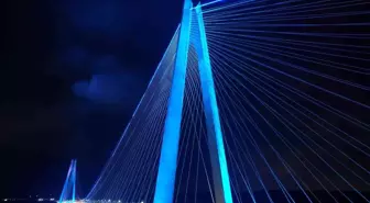 Dünya Denizcilik Günü'nde İstanbul Boğazı Mavi Işıklarla Aydınlatıldı