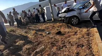 Gaziantep'te Otomobil ve Minibüs Çarpıştı: 5 Yaralı