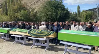 Sivas'ta Uçuruma Yuvarlanan Otomobilin Kazasında 4 Kişi Hayatını Kaybetti
