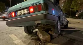 Aksaray'da Kontrolden Çıkan Araçtan Üç Kişi Kaçtı