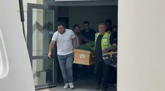 Şarkıcı Güllü'nün Cenazesi Tuzla'ya Getirildi