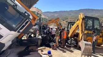 Adıyaman'da Kamyonun Devrilmesi Sonucu Bir Kişi Hayatını Kaybetti