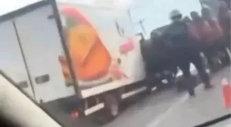 Sakarya'da Kamyonet Bariyerlere Çarptı: İki Yaralı