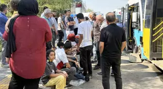 Diyarbakır'ın Yenişehir ilçesinde freni patlayan halk otobüsünün, durakta bekleyen halk otobüsüne çarpması sonucu çok sayıda yolcu yaralandı.