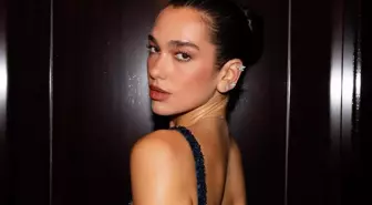 Dua Lipa Miami'de beyaz elbisesiyle göz kamaştırdı