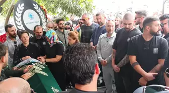 Sanatçı Güllü son yolculuğuna uğurlandı