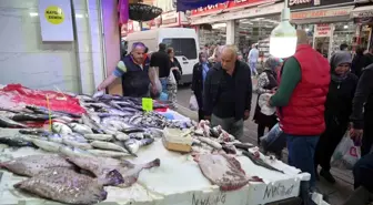 Karadeniz'de Olumsuz Hava Şartları Balık Tezgahlarını Boş Bıraktı