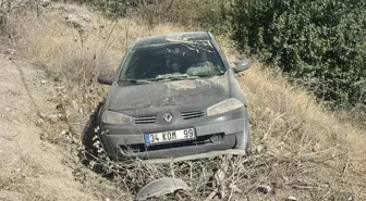 Adıyaman'da Mıcır Dökülmesi Sonucu Araç Şarampole Girdi