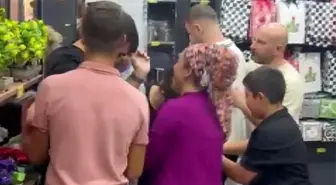 Manisa'da Mağaza Açılışında İzdiham: Yüzlerce Kişi Kuyruğa Girdi