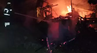 Çaybaşı'nda Yangın: Ahşap Ev Küller İçinde Kaldı