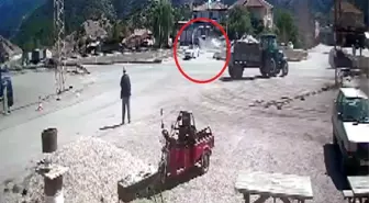 Kastamonu'da Kavşakta İki Otomobil Çarpıştı: 2 Yaralı