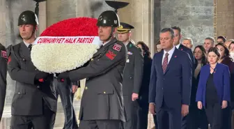 CHP Genel Başkanı Özgür Özel, Parti Meclisi ve YDK üyeleriyle Anıtkabir'i ziyaret etti