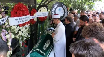 Şarkıcı Güllü, Son Yolculuğuna Uğurlandı