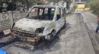 Şehit polisin babasına ait araç kundaklandı
