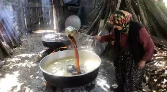 50 kiloluk kazanlarda 1 litre külle kaynatılıyor, kilosu 500 liradan satılıyor