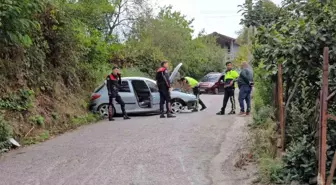 Zonguldak'ta Jandarmaya Uymayan Sürücü Kaza Yapıp Kaçtı