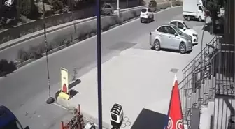 Elazığ'da Otomobil İstinad Duvarına Çarptı: 2 Yaralı