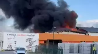 Erzurum'da Boya Fabrikasında Yangın Çıktı