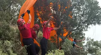 Fethiye'de Tandem Uçuş Kaza Yaptı, Paraşütçüler Kurtarıldı