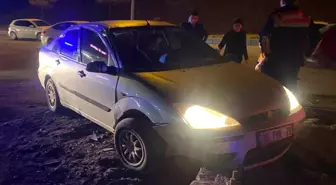 Kırıkkale'de Kontrolden Çıkan Otomobil Refüje Çarptı: 4 Yaralı