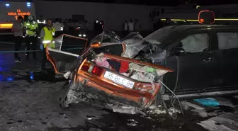Manisa'da otomobil ile kamyon çarpıştı: 5 ölü, 6 yaralı