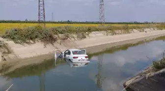 Adana'da Kontrolden Çıkan Araç Sulama Kanalına Devrildi: 1 Ölü, 2 Yaralı