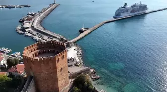 Bahama Bandıralı 'Seven Seas Navigator' Kruvaziyeri Alanya'ya Demir Attı