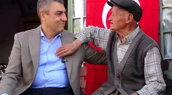 90 Yaşındaki 'Garip Dede' Yılın Esnafı Seçildi
