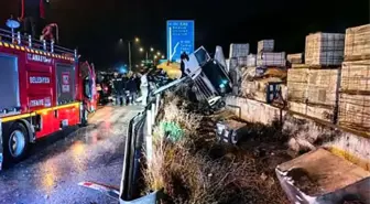 Amasya'da Tanker Devrildi, Sürücü Yaralandı