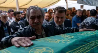 Manisa'da Korkunç Kaza: Anne, Baba ve 6 Yaşındaki Çocukları Yan Yana Defnedildi